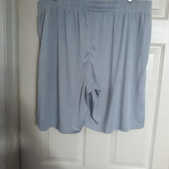 No brand gray shorts size 2XL A-4 - Picture 2 of 3